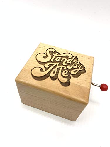 Caja de música de madera grabada con...